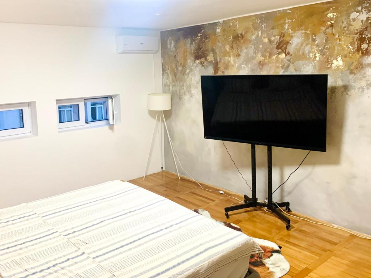 City Center Square Deluxe Nest Podgorica Luaran gambar
